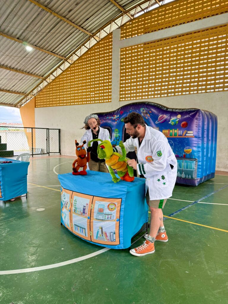 Teatro leva educação financeira de forma divertida às escolas de Itatuba